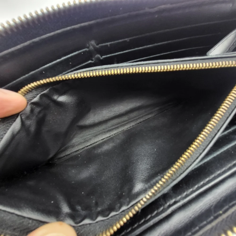 LOUis Vuitton Suhali Leather Zippy Long Wallet..Authentic..